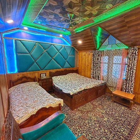 Exotic Young Shreen Houseboat Srinagar  Exterior photo