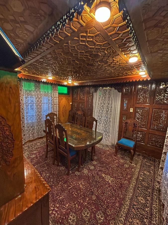 Exotic Young Shreen Houseboat Srinagar  Exterior photo