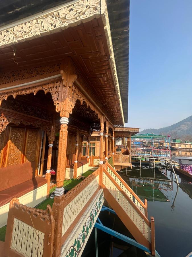 Exotic Young Shreen Houseboat Srinagar  Exterior photo