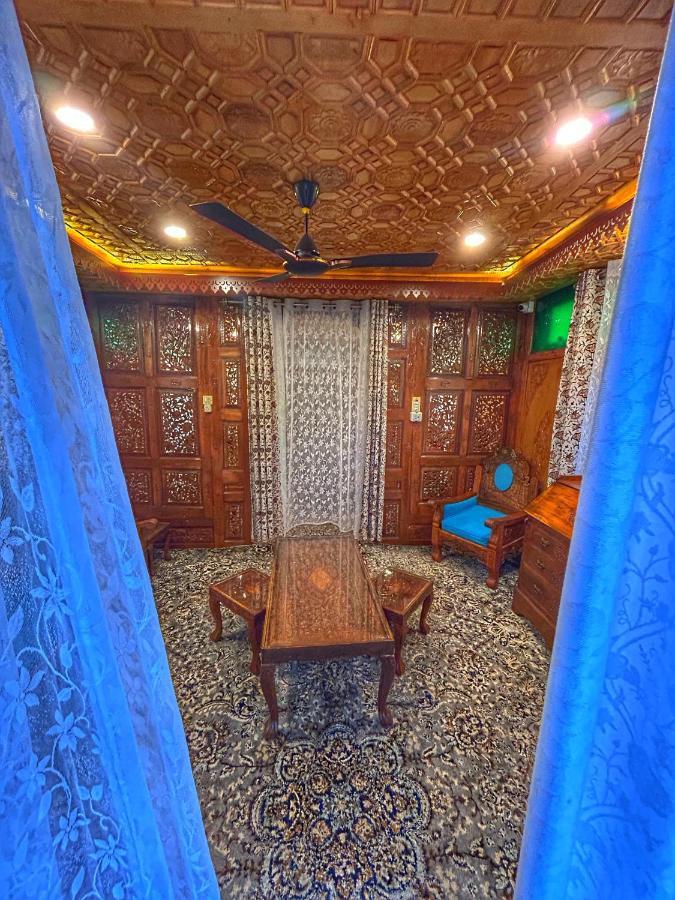 Exotic Young Shreen Houseboat Srinagar  Exterior photo