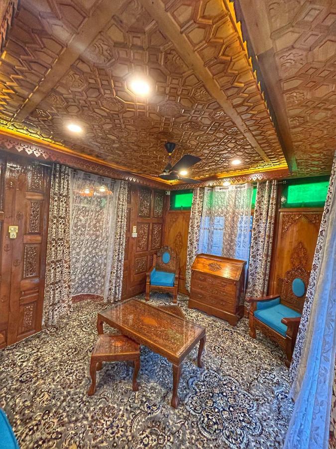 Exotic Young Shreen Houseboat Srinagar  Exterior photo