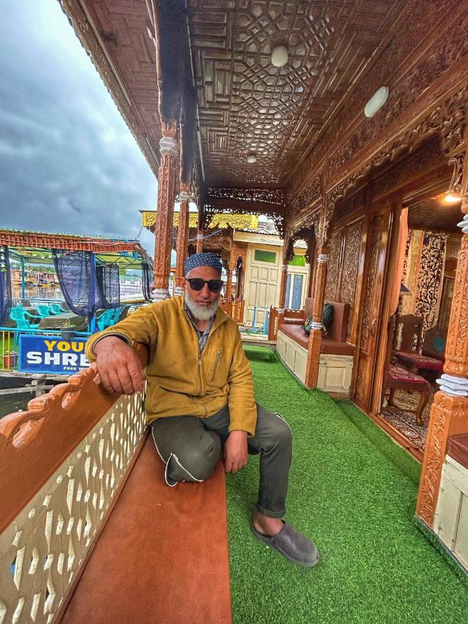 Exotic Young Shreen Houseboat Srinagar  Exterior photo