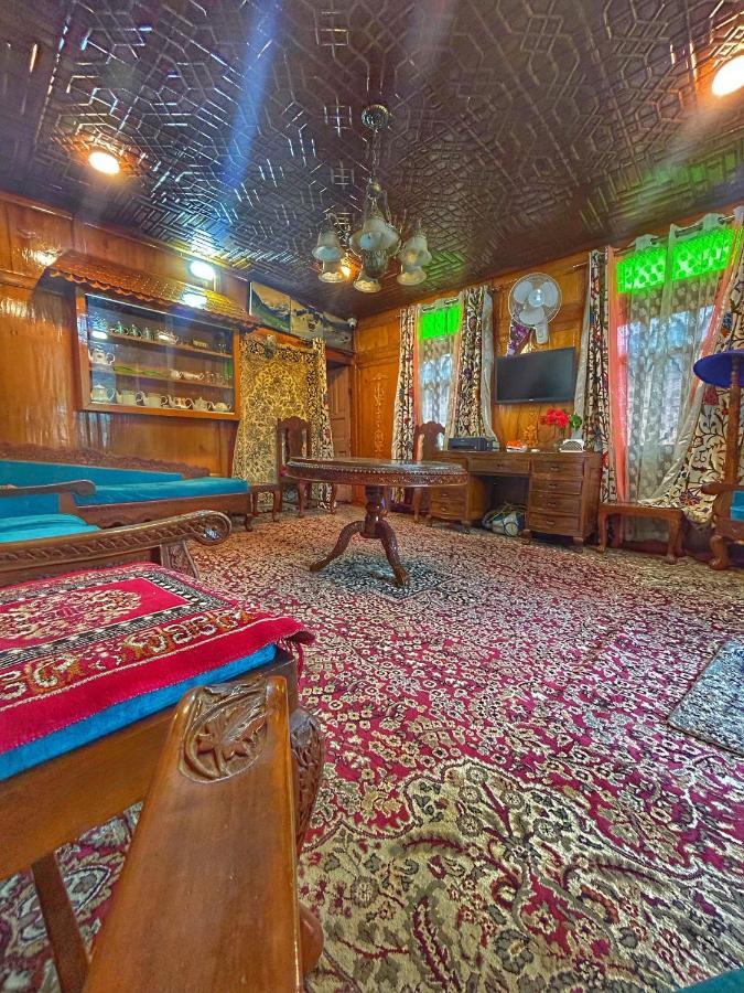 Exotic Young Shreen Houseboat Srinagar  Exterior photo